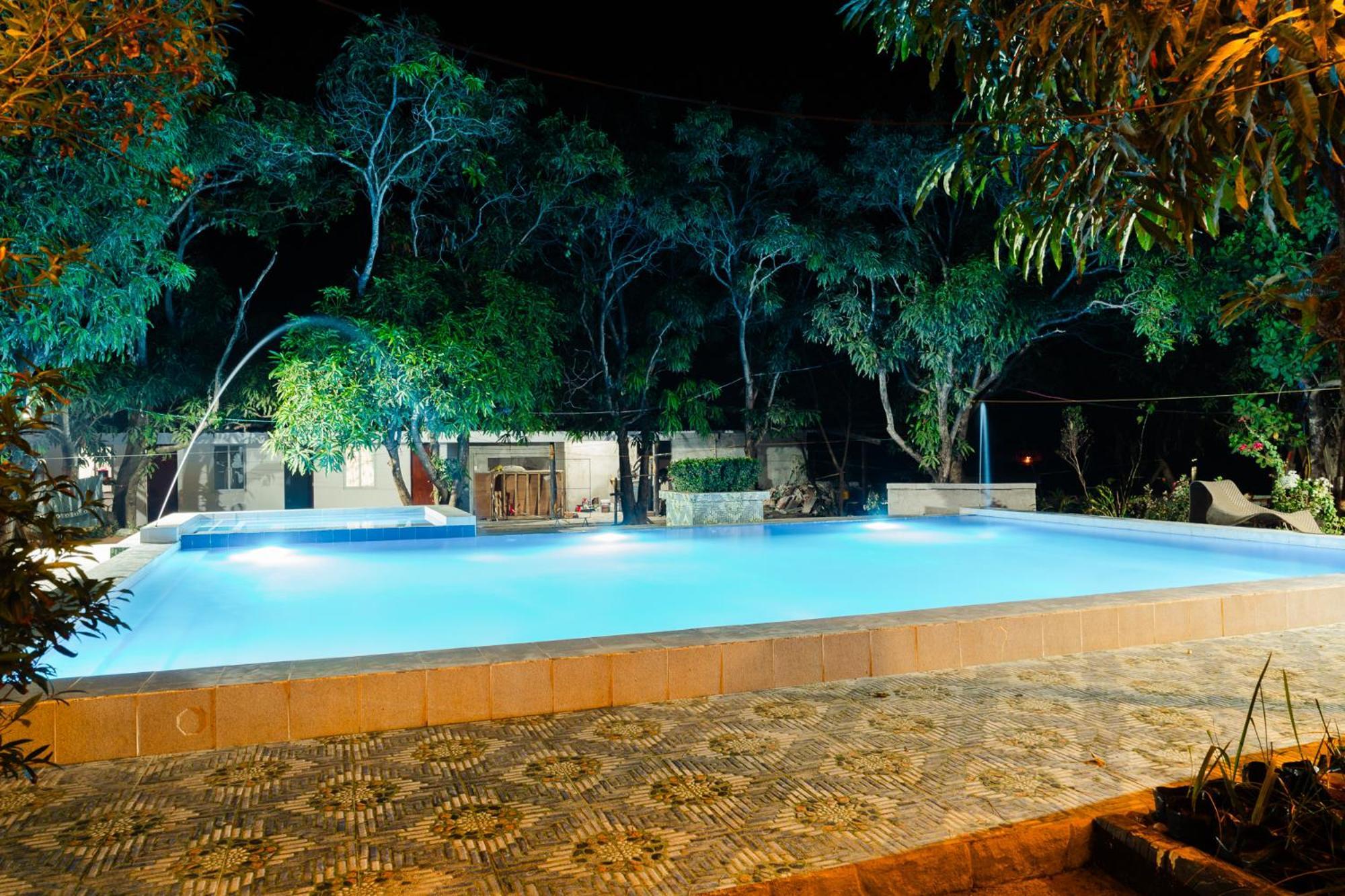 Q Beach Resort Cabangan Esterno foto