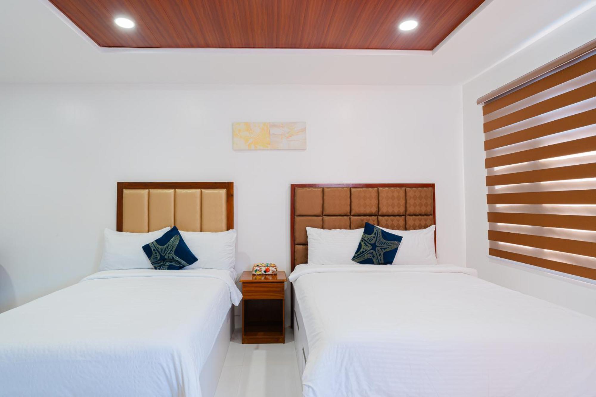 Q Beach Resort Cabangan Esterno foto